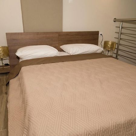 Yourcastle2 Apartment อเล็กซานโดรโพลิส ภายนอก รูปภาพ