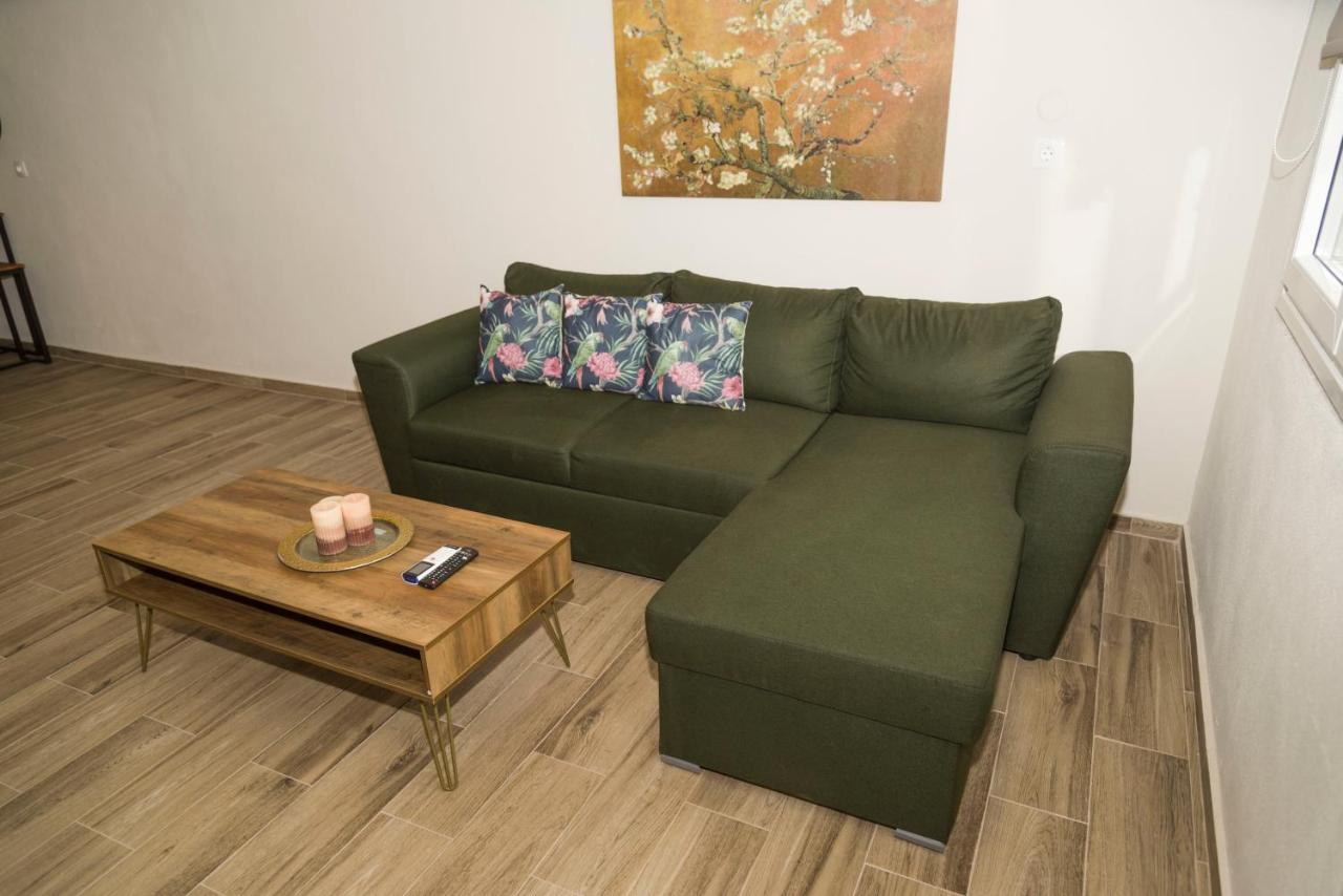 Yourcastle2 Apartment อเล็กซานโดรโพลิส ภายนอก รูปภาพ